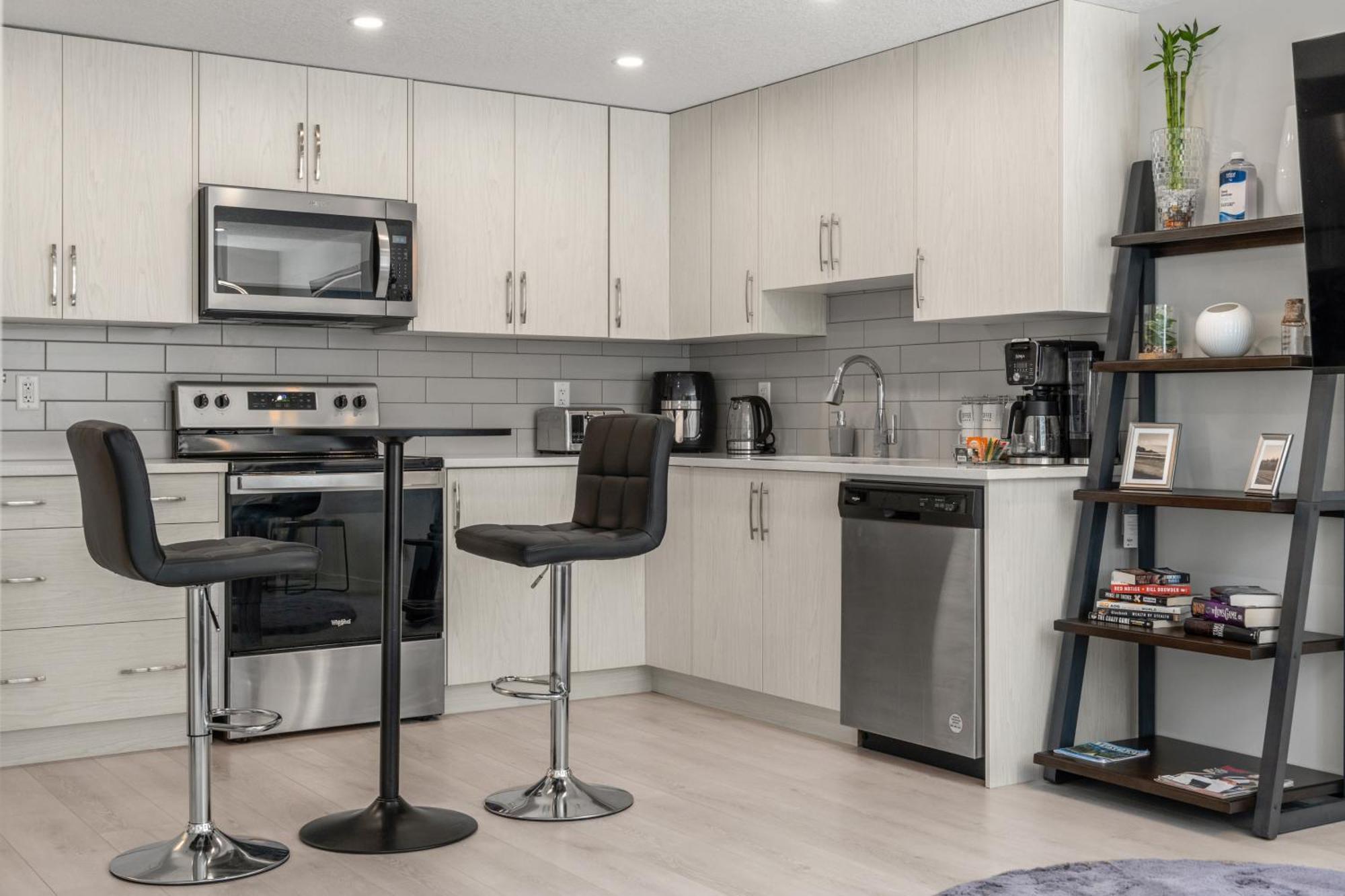 Ferienwohnung Cozy Rockland Park Unit+Parking YYC Exterior foto